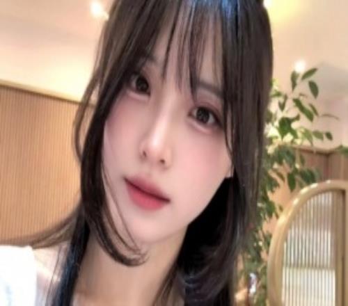 Ruler前女友晒现场观看GEN夺冠视频并继续为Ruler所在的GEN加油