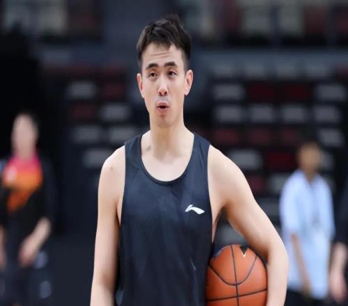赵继伟备战体测！自投自抢40中39，杨鸣透露仍需等待一段时间！