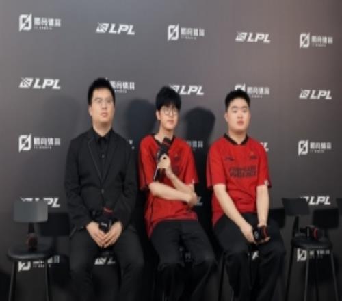 FPX赛后群访Jiejie：我更擅长BO5希望能走的更远多打几个BO5