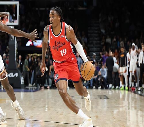 发展联盟都打得相当吃力，快船当初怎么会选择用双向合同签下他