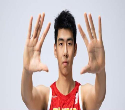 CBA大交易2米26徐昕申请离队，此前顶嘴杜锋，广东想换张镇麟