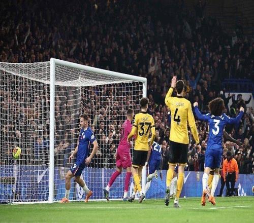 切尔西30狼队升至积分榜第二