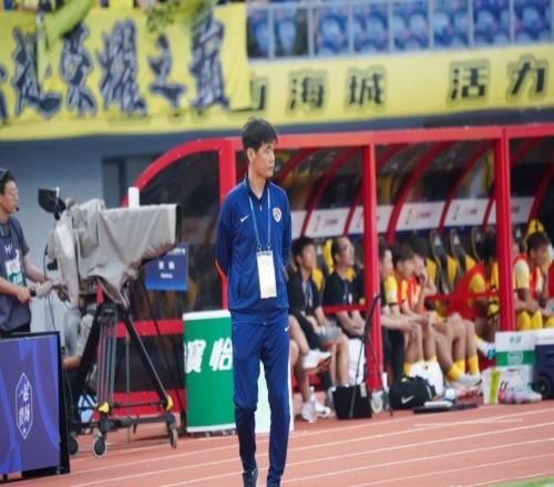 中超巨大争议！卡多索报复踢人逃红，海牛集体不满，VAR不介入