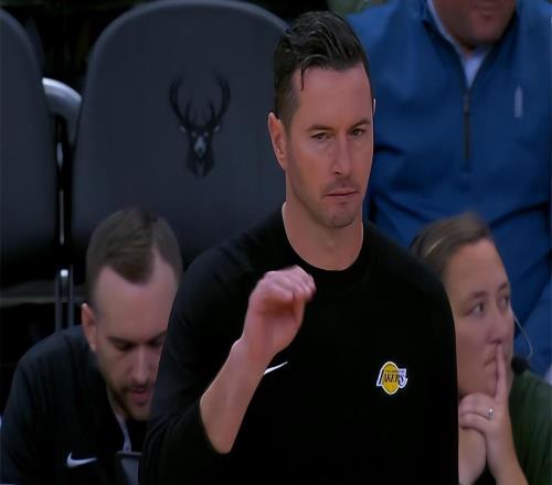 湖人104112快船遭4坏消息！艾顿又崩，雷迪克+2主力引绝望！