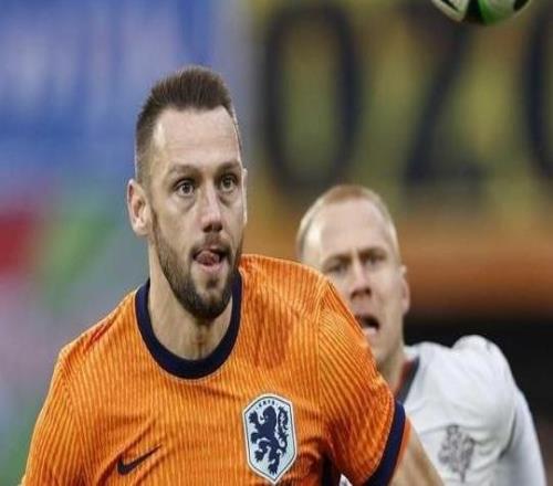 世体：国米签新后卫才会让德弗赖离队，巴萨与他有传闻