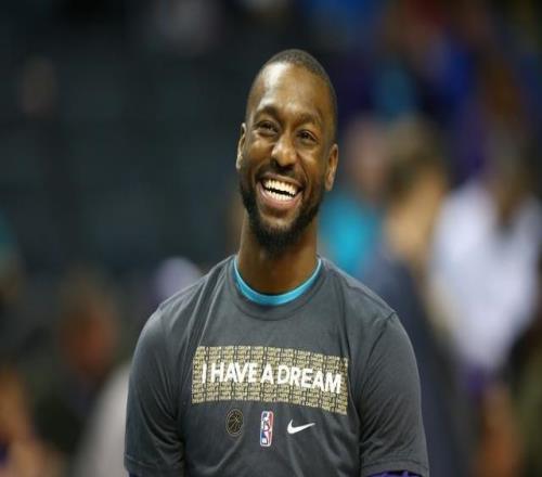 最喜欢的NBA队友林书豪：肯巴在内他和库里场下友善&场上杀手